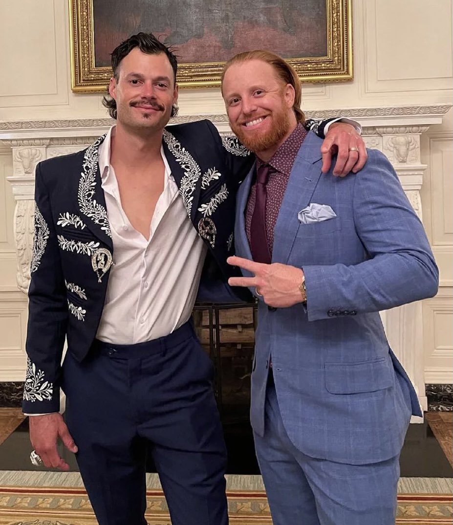 DodgersNation's tweet image. Joe Kelly appreciation post 👏 

From owning the Trashstros to Mariachi Joe, what an incredible ride it was to have Joe Kelly on the Dodgers. 

#Dodgers legend, Joseph William Kelly Jr.  ladies and gentleman.