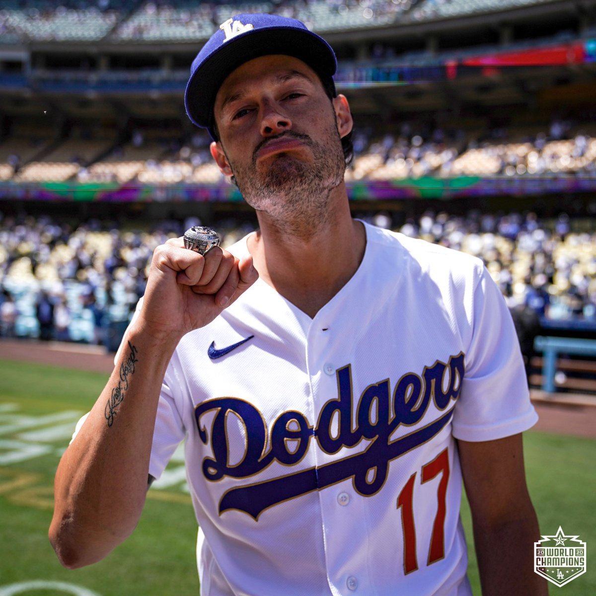 DodgersNation's tweet image. Joe Kelly appreciation post 👏 

From owning the Trashstros to Mariachi Joe, what an incredible ride it was to have Joe Kelly on the Dodgers. 

#Dodgers legend, Joseph William Kelly Jr.  ladies and gentleman.