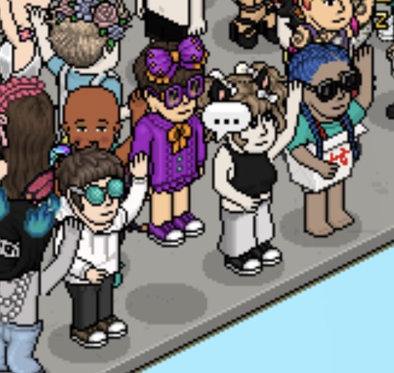 pingandosangue's tweet image. Já to aqui pulando #SeaFolia #BobbaComModeração