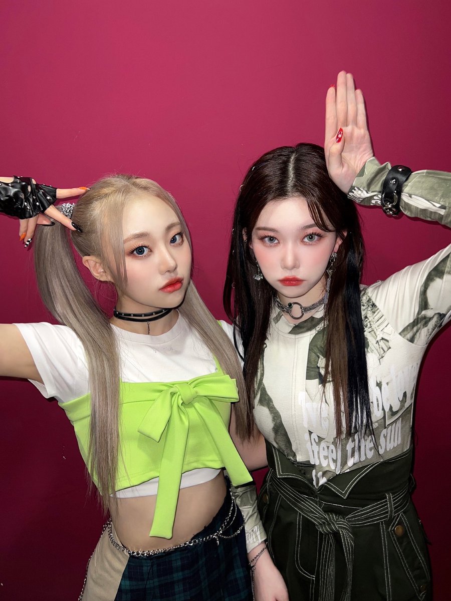 sheonspics's tweet photo. omg rabbit and cats can be bestfriends? 🐰🐱 https://t.co/cKMJdYQPF1