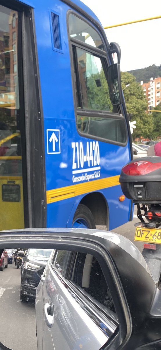 federboy's tweet image. Hoy sábado   12 de marzo a la 1pm nos tocó soportar el manejo agresivo e irresponsable de este conductor de un @sitpbogota Es un peligro en la vía @TransMilenio @Bogota