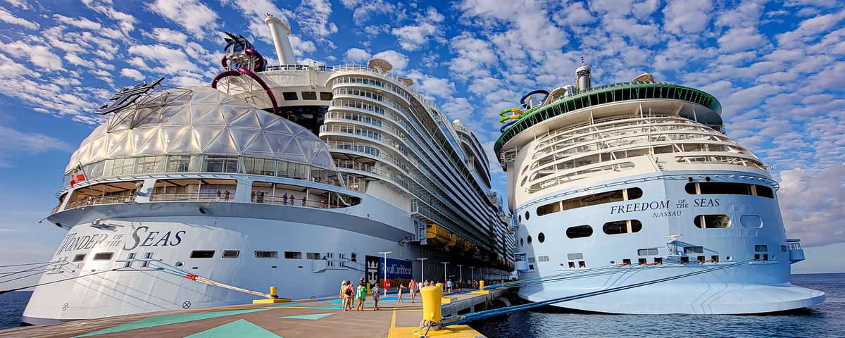 CruiseAddicts's tweet photo. Wonder of the Seas and sister Freedom of the Seas docked at @RoyalCaribbean's Perfect Day at CoCo Cay today. #wonderoftheseas #cruise #Cruises #travel #perfectdaycococay #cruiselife #cruiseships #cruiseaddicts #thebahamas #familyvacation https://t.co/dl72AR95KW