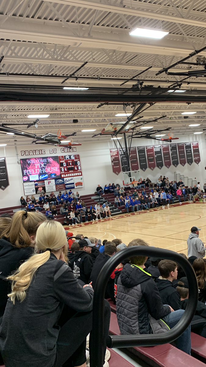JoshGBoardman65's tweet photo. @KevinC1971 where are you at on the fine evening? #sectionalfinal #bangor #southwestern https://t.co/ecyIX0sMEH