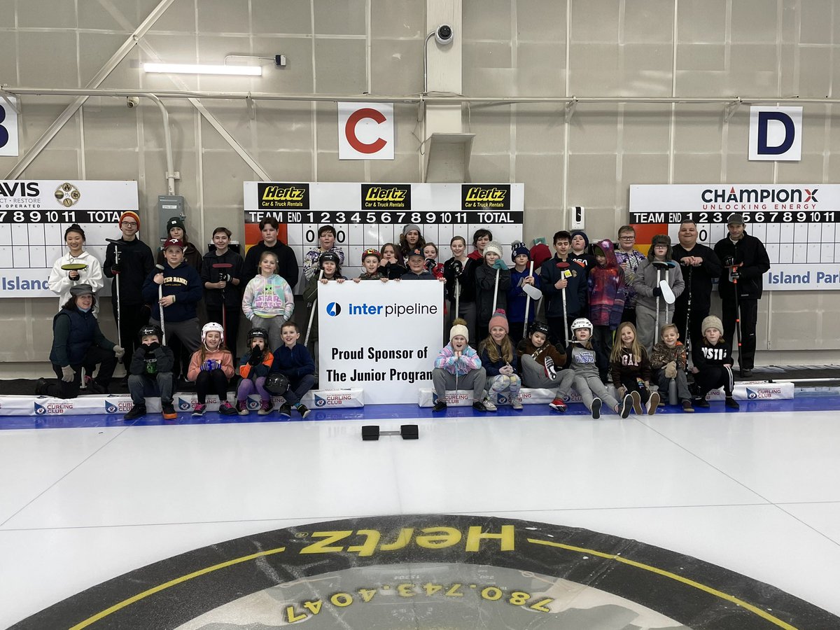 FMOCC's tweet photo. Fort McMurray Oilsands Curling Club, Junior Curlers 2021/2022 #ymm #curlymm #YouthPrograms @CurlingCanada https://t.co/I6vNVNwO1Q