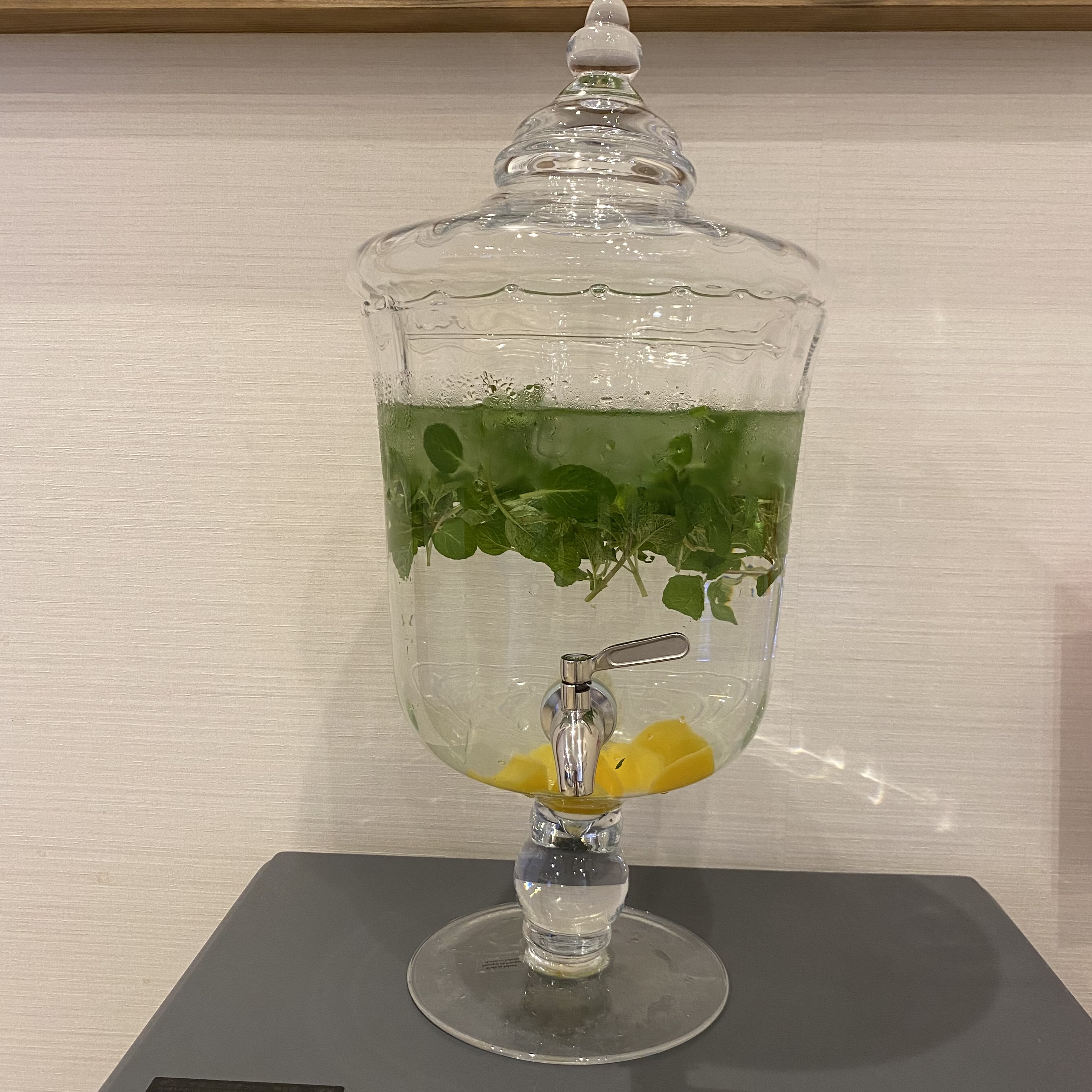 天然温泉 湯 ねる 公式 イベント風呂 本日最終日 湯 ねる は サイスタ 一色 属性カラー をイメージした 3種類の コラボ風呂 理由あって温泉 デトックスウォーター マンゴー Amp ミント です アイドルマスターsidem