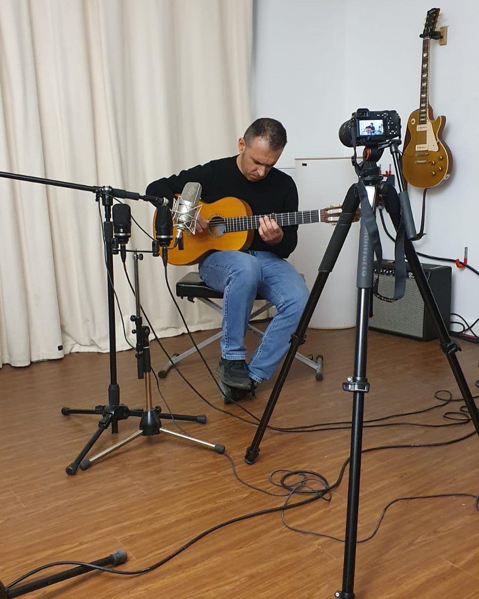 RinoDePatre's tweet photo. At studio in Munich recording some tunes, amazing sound with great professional friends!

@boeradio #studio #germany #munich #music #guitar #acousticguitar #classicguitar https://t.co/CpmZwQuLLg