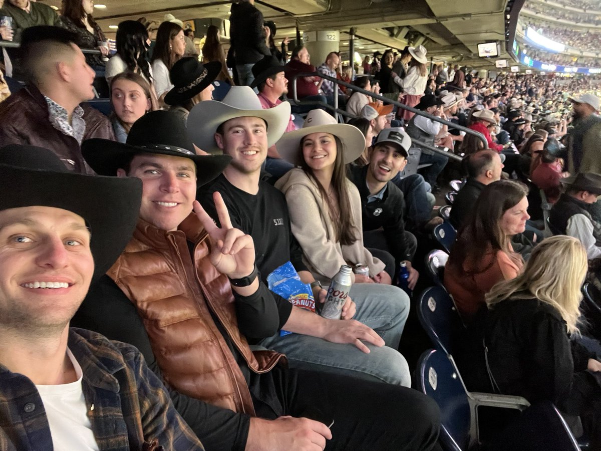 MeggieEngalla's tweet photo. #RODEOHOUSTON https://t.co/QBl6EBHKFl