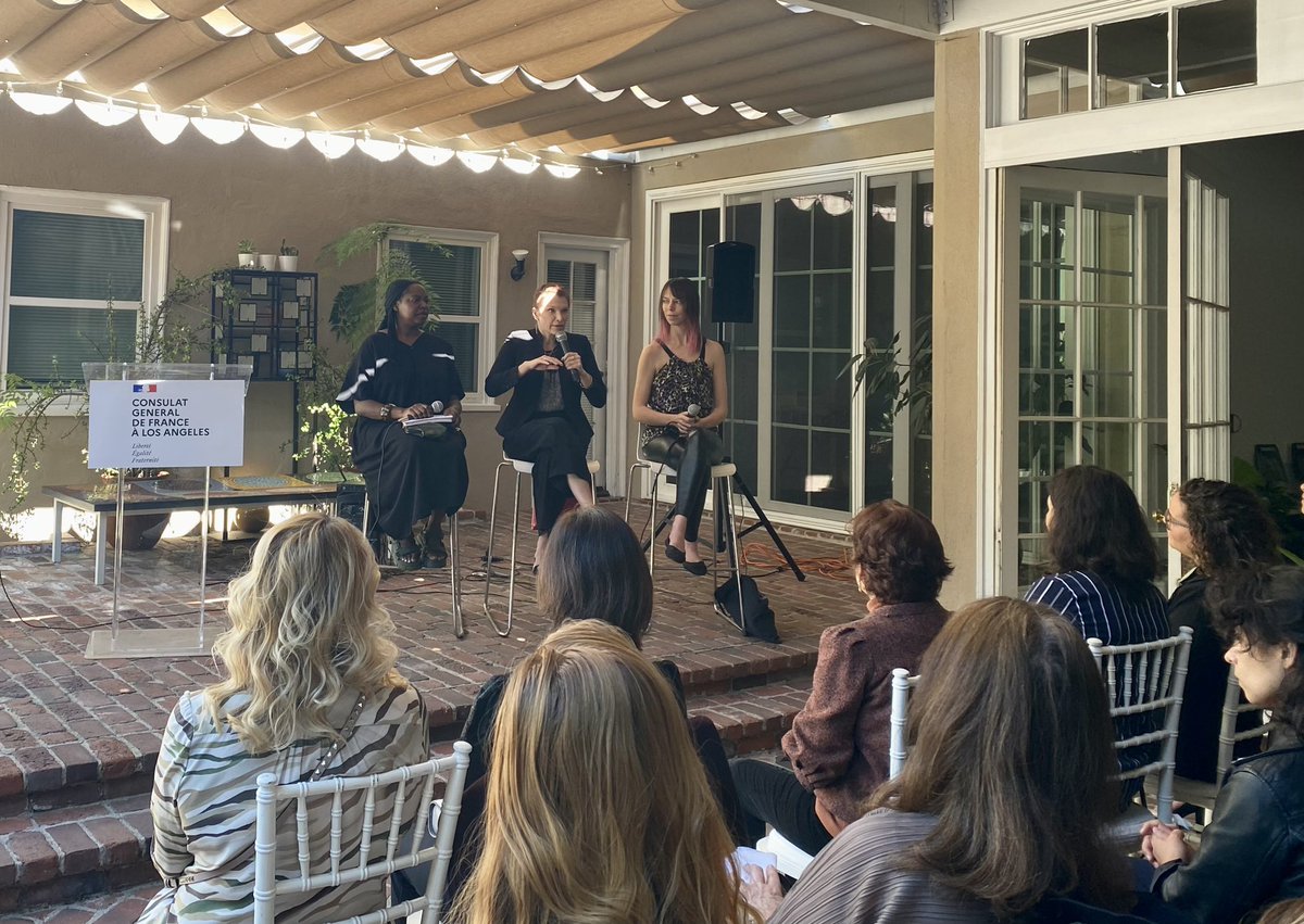 jduhautbedos's tweet photo. Proud to host a conference about women in the XR industry. It is important for us at @FranceinLA to highlight the work of female artists and trailblazers in XR, video game and web3. Bravo à Céline Tricart nommée Chevalière des Arts et Lettres! #WomensHistoryMonth #WomeninTech https://t.co/fu9hzVDvDR