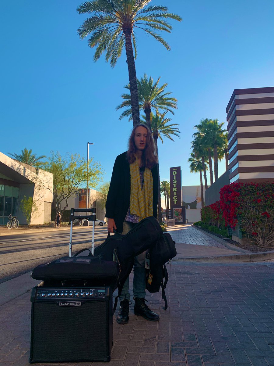 ZippyRiffs's tweet photo. Live show tonight 6-9 tonight at #TempeMarketplace #FrostyAndTheSilvertones 🎤🎸 free show and all ages 👍 get down here now! 🌴 2000 E Rio Salado Pkwy Tempe Arizona 🎹 follow us at @Frosty_Tones 👈 https://t.co/xNPeCTBYzj