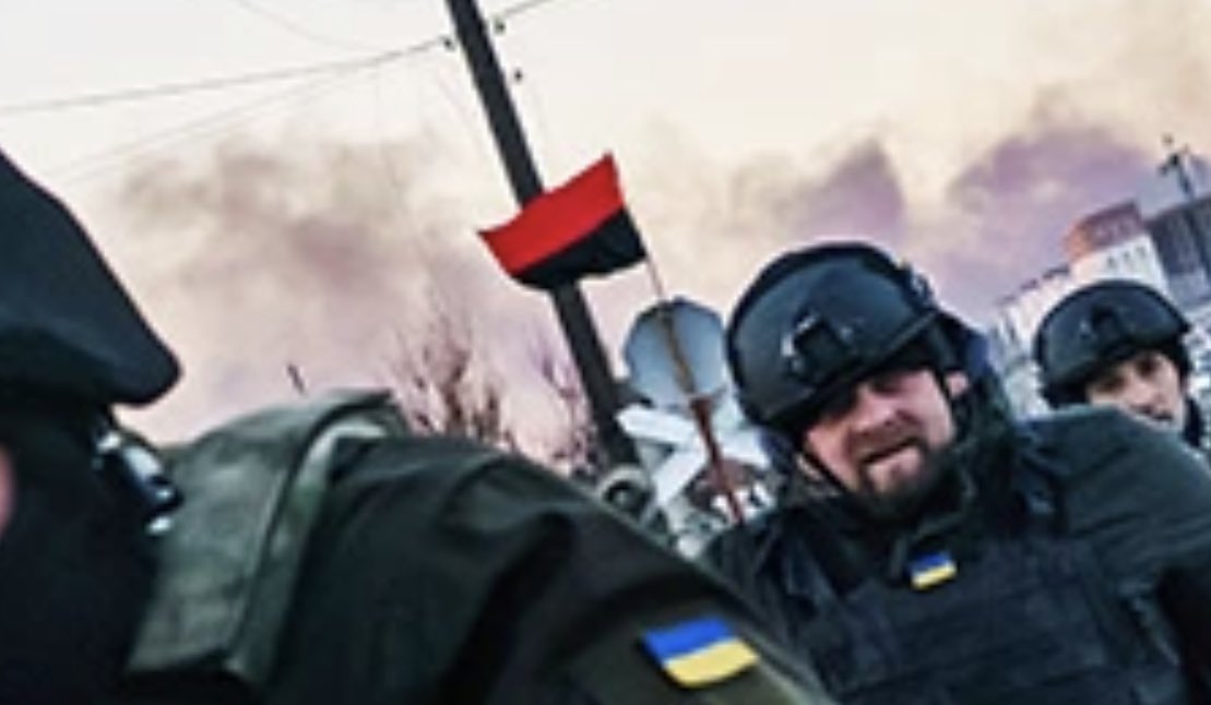 LetsBreakStuff's tweet image. Another day, another US media outlet showing a Nazi flag in the background. Way to go @latimes google “Ukrainian insurgent army”