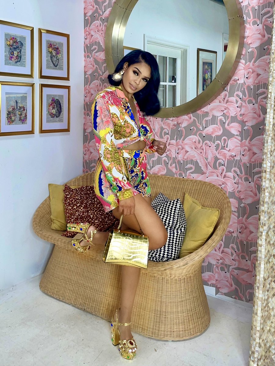 cieraboutique's tweet photo. CHIC not Cheap 💅🏾 

#springinspo #pinterestinspired #womensboutique #summeroutfits #vacationvibes #baecationvibes https://t.co/XSFEaWnBaC