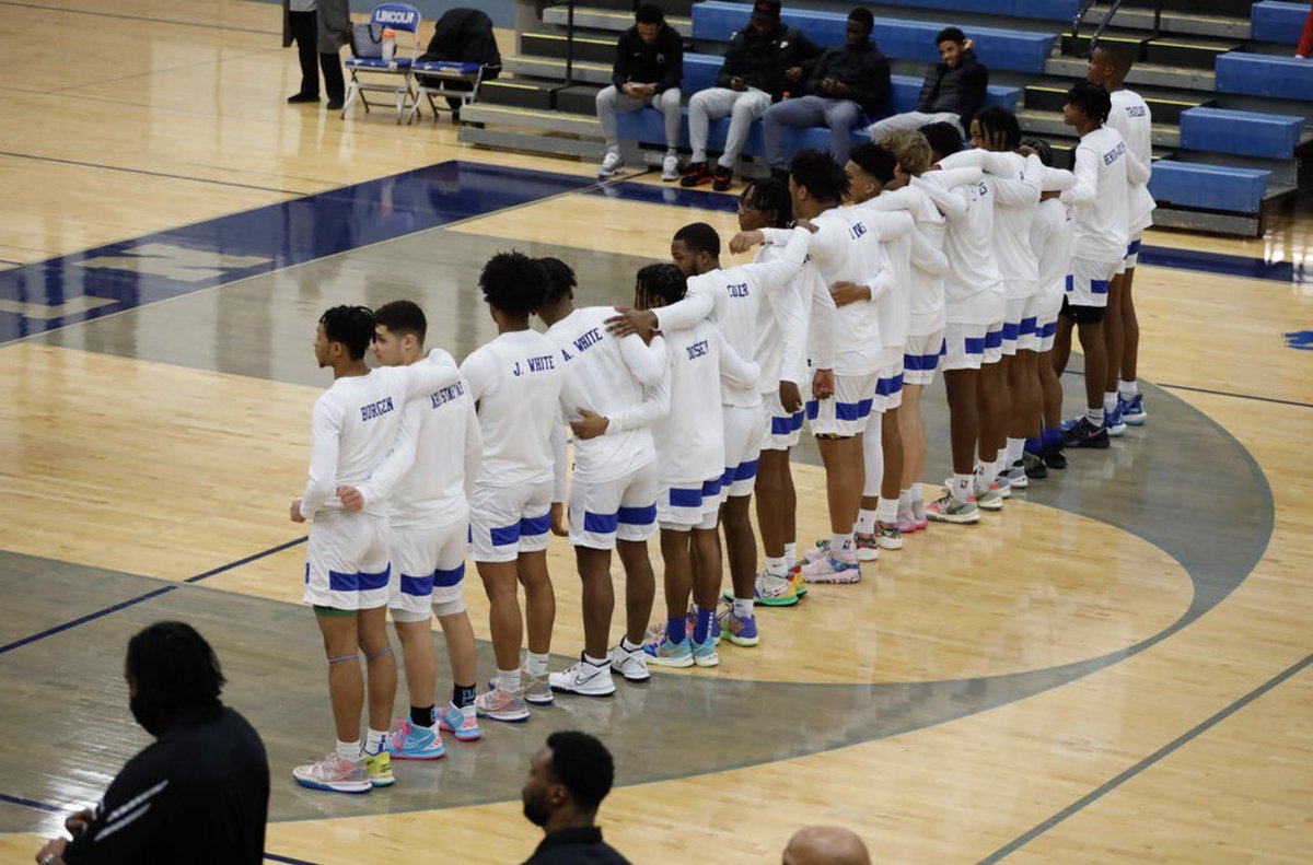 Not the way we wanted to end the season but we are so proud of the fight that our team showed this week. We want to send a special thank you to our 8 seniors for all of their dedication and leadership in our program. We will be back #SplitterStrong