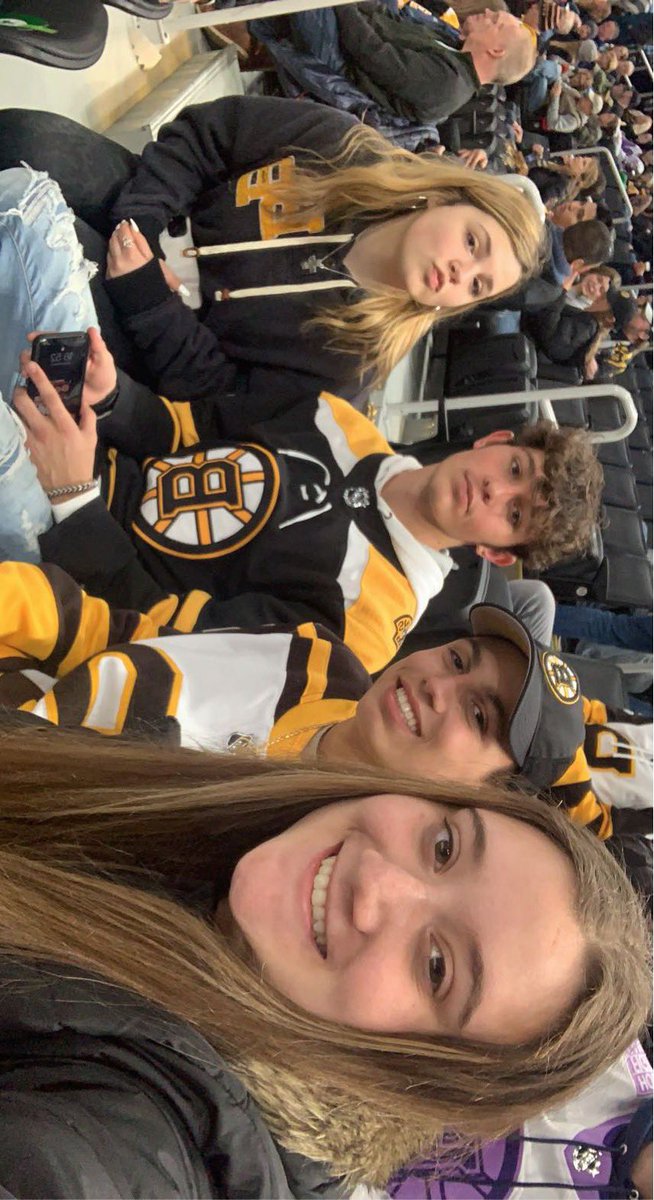 avalevesque's tweet photo. #NHLBruins #MOHEGANSUNFANPHOTOS https://t.co/wOJwZfS8K6