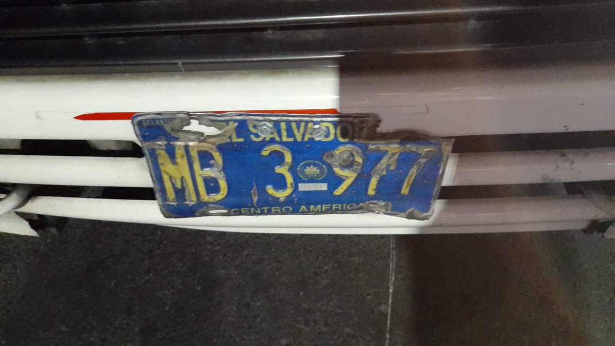 VMTElSalvador's tweet image. Hemos localizado a un conductor de la ruta 42 B que había falsificado documentos de circulación. Ahora @PNCSV lo ha detenido por infringir la ley.

Estamos siendo contundentes con cualquier irregularidad en el transporte colectivo.