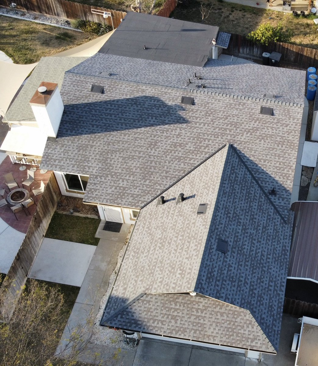 legendRoofingCo's tweet photo. @gafroofing #legend #roofing #cool beautiful roof GAF stone gray HDZ RS https://t.co/XYt7SqOTkY