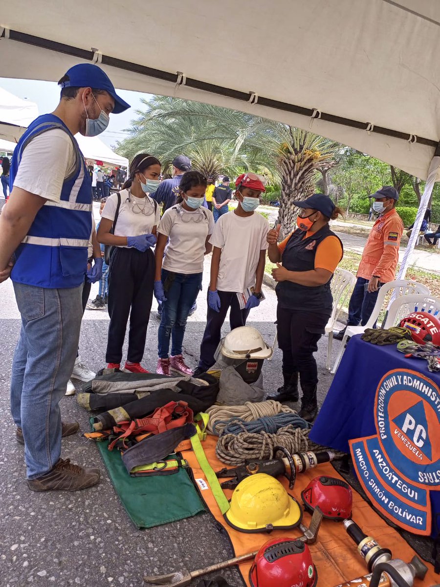 isaacfiguera's tweet photo. Realizamos demostración de herramientas y equipos que utilizamos como también las capacitaciones en materia de autoprotección ciudadana que impartimos. https://t.co/Rej7NHOvDT