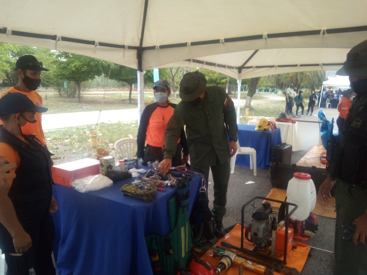 isaacfiguera's tweet photo. Realizamos demostración de herramientas y equipos que utilizamos como también las capacitaciones en materia de autoprotección ciudadana que impartimos. https://t.co/Rej7NHOvDT
