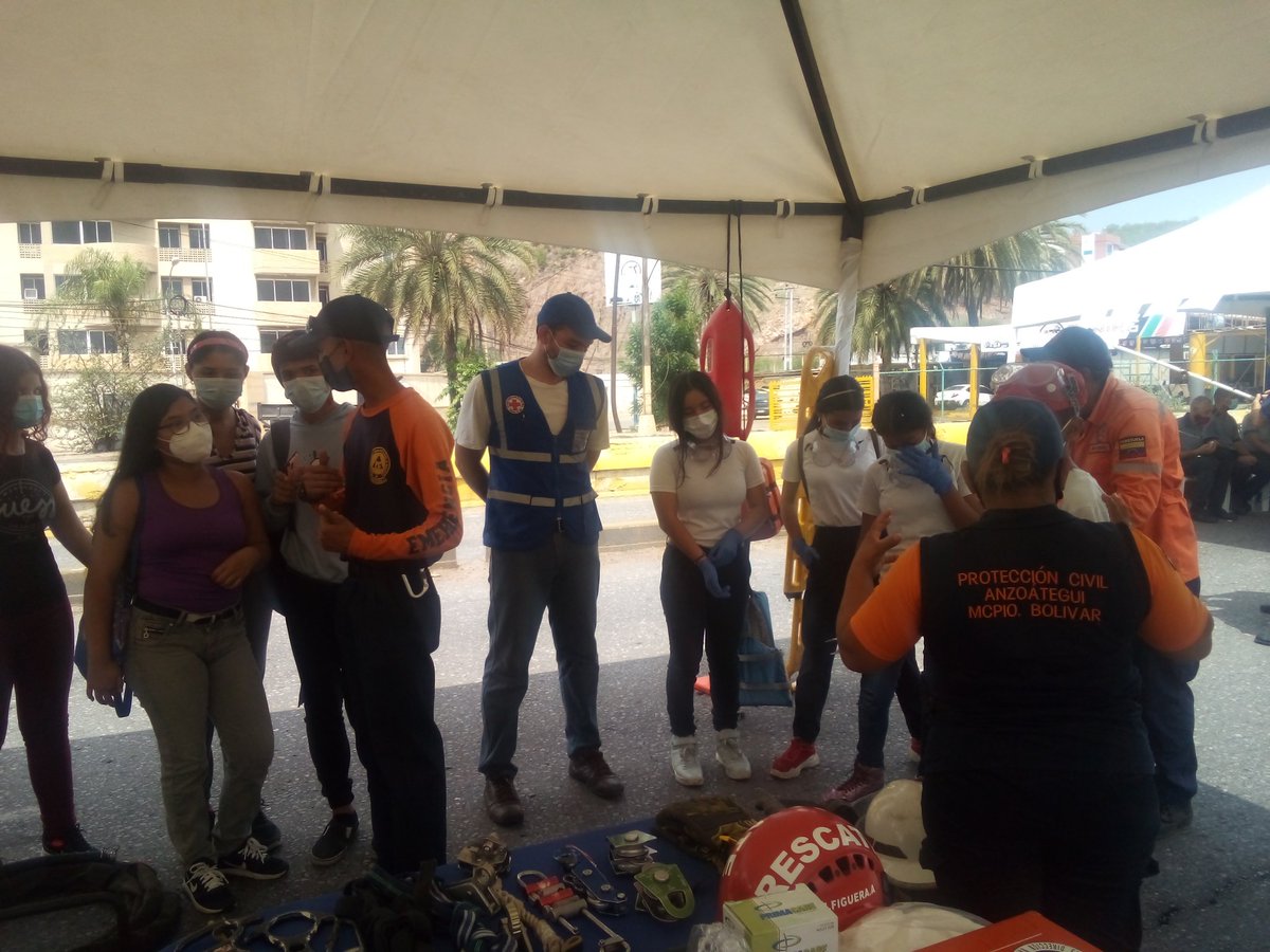 isaacfiguera's tweet photo. Realizamos demostración de herramientas y equipos que utilizamos como también las capacitaciones en materia de autoprotección ciudadana que impartimos. https://t.co/Rej7NHOvDT