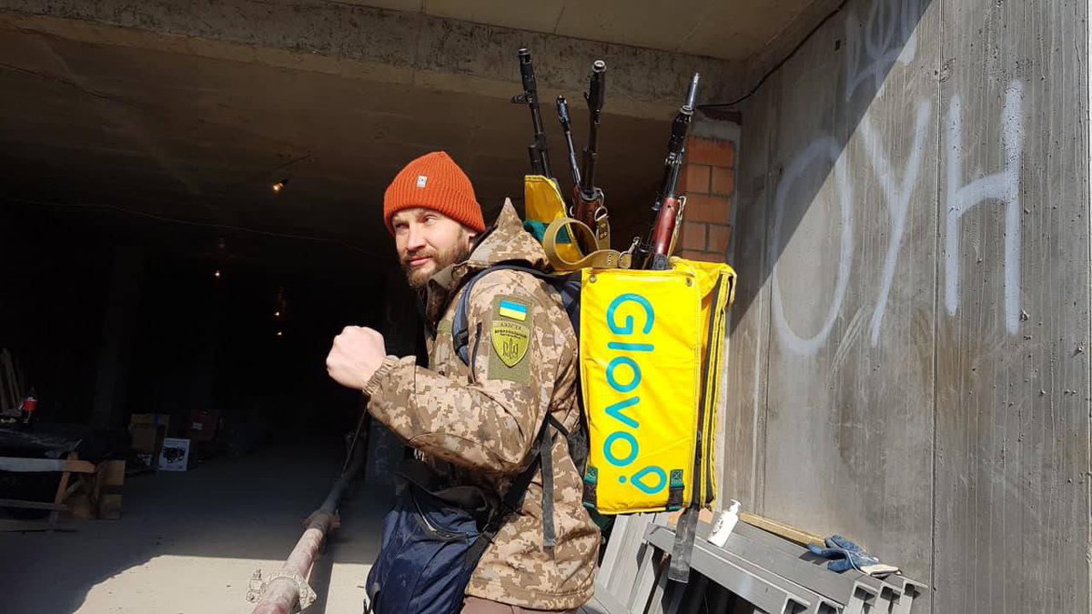 ozstup's tweet photo. glovo (@UberEats analog) couriers in ukraine. https://t.co/FnqVyrFy1o