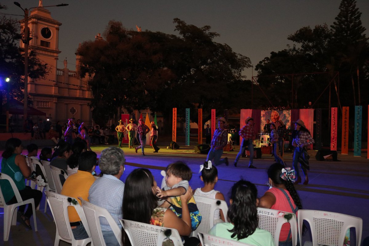 InturJinotega's tweet photo. Cayendo la noche cerramos la velada en celebración a Fray Odorico D'Andrea con la presentación de la Marimba de los Hermanos Palacios desde #Masaya. 

#NicaraguaÚnicaOriginal
#InturNicaragua https://t.co/GJxqYFa6lL