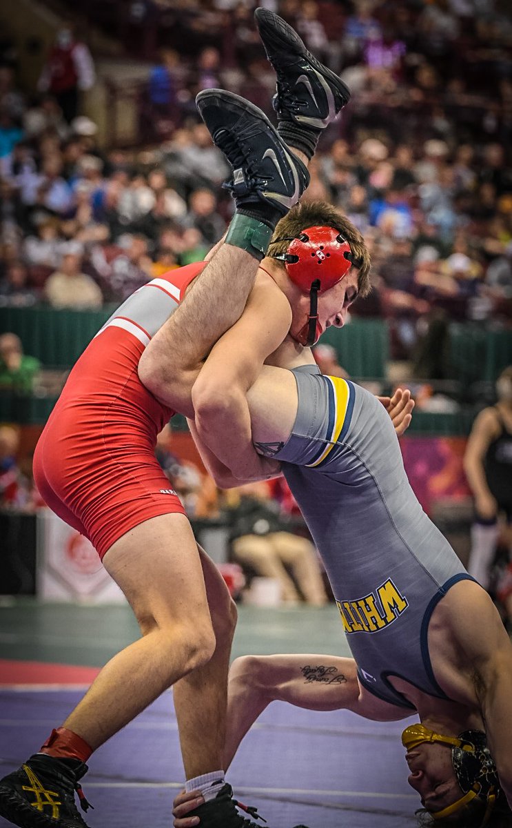 ohiovarsity's tweet photo. Mentor's Antonio Shelley lost in the semis...but this was a cool shot. https://t.co/4hfbyMxxBu