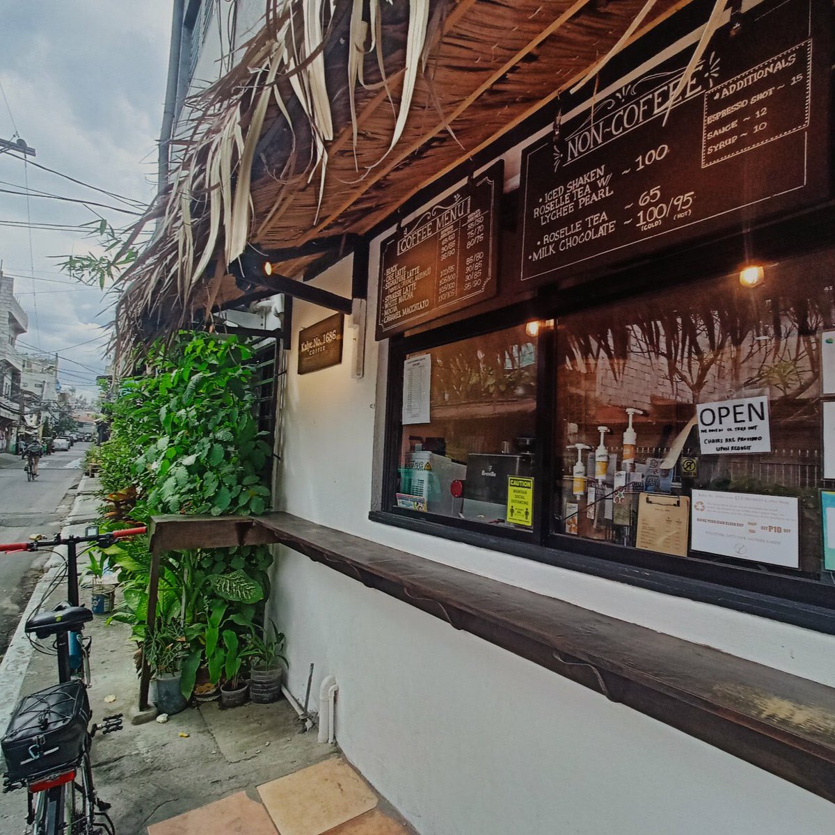 HappyFoodies's tweet photo. Interesting to see some curb-side cafe thriving in your neighborhood. If you happen to be at Okra St in Manggahan in the afternoons, check out Kalye no 1686 cafe for quality brewed and espresso. https://t.co/Oi3ffpg3EU