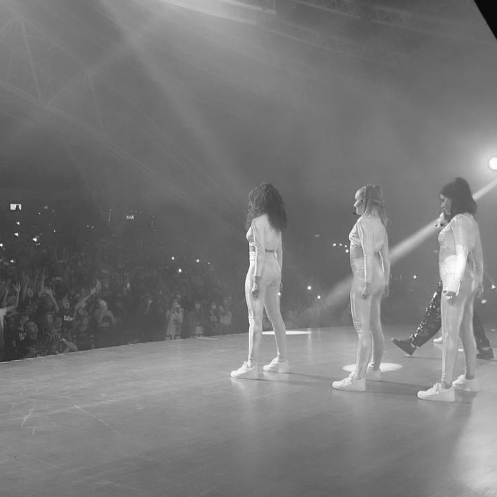 __Tainara___'s tweet photo. - filha, pq vc tá com o olho vermelho?
- maconha mãe...
- MENTIROSA, TAVA CHORANDO PQ ESTÁ ORGULHOSA DA ANY GABRIELLY 
- cara, essa véia sabe de tudo

ANY GABRIELLY ARTISTA https://t.co/s2EPH7fw4D