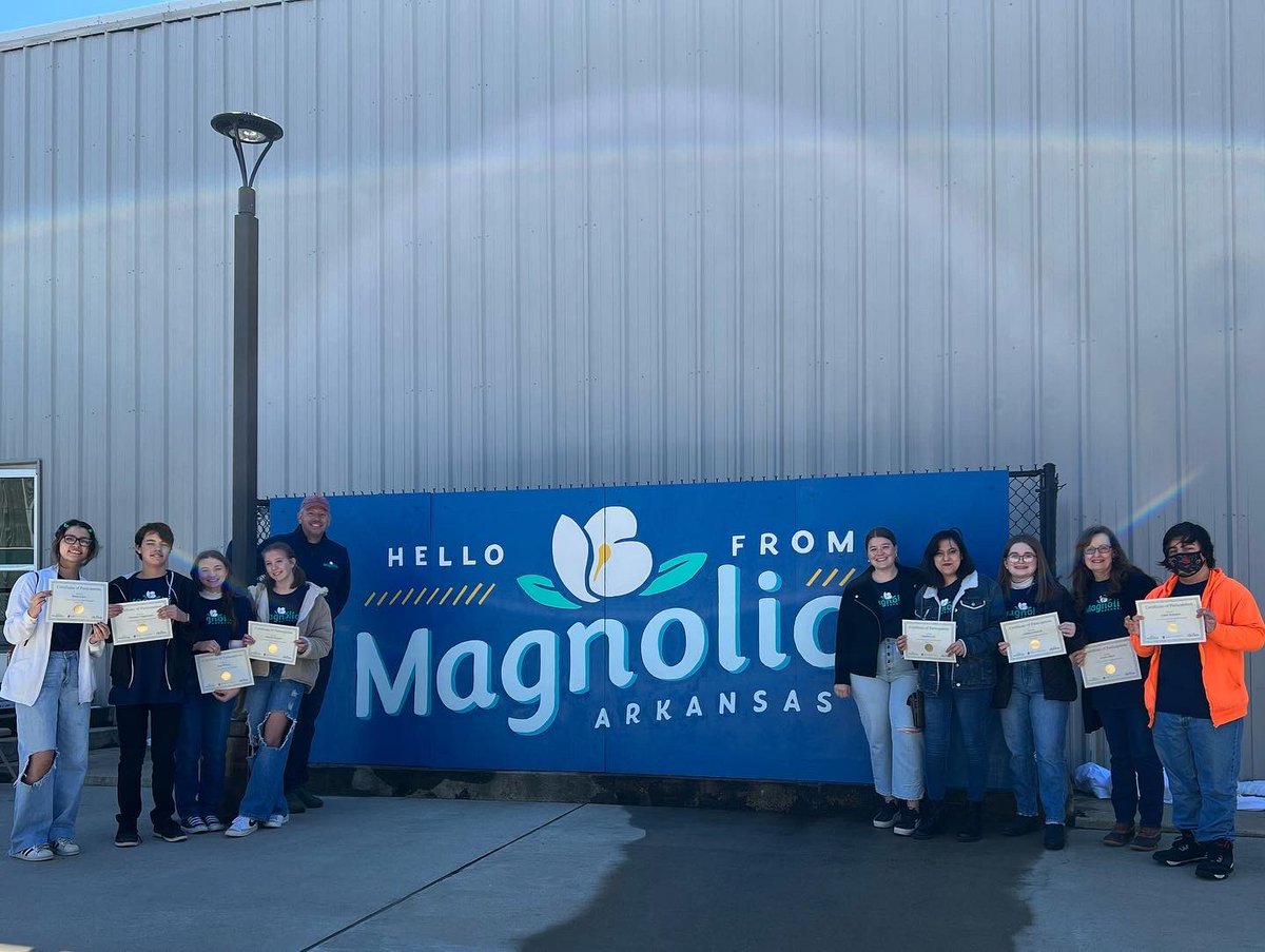 CDI Central (@cdicentral) on Twitter photo #HelloFromMagnolia 👋
Check out the new mural featuring the City of Magnolia logo at The Square Park in downtown #MagnoliaArkansas.
Grateful and energized by this process in partnership with Thrive Inc., <a href="/EntergyArk/">Entergy Arkansas</a>, and #Magnolia leadership. #UCAbears #CommunityCatalyst #HelloFromMagnolia 👋
Check out the new mural featuring the City of Magnolia logo at The Square Park in downtown #MagnoliaArkansas.
Grateful and energized by this process in partnership with Thrive Inc., <a href="/EntergyArk/">Entergy Arkansas</a>, and #Magnolia leadership. #UCAbears #CommunityCatalyst