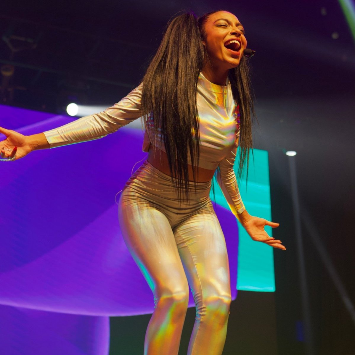 AnyGabriellyNE's tweet photo. ANY GABRIELLY ARTISTA https://t.co/mEiRzmQfzr