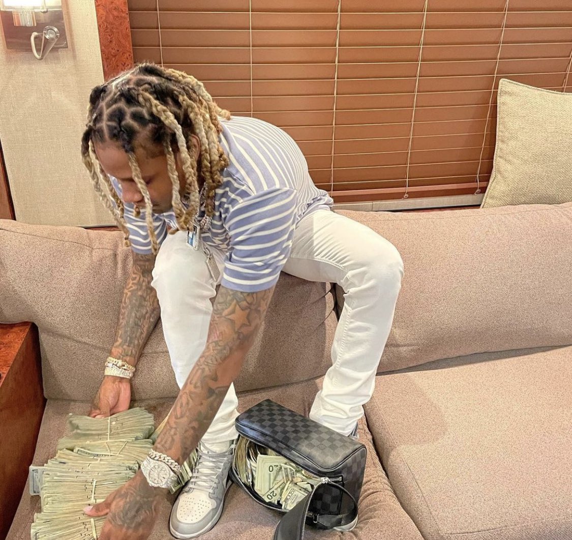 HotFreestyle's tweet photo. Lil Durk says his label gave him $40 million 😳💰 https://t.co/zcxeDjIHK5