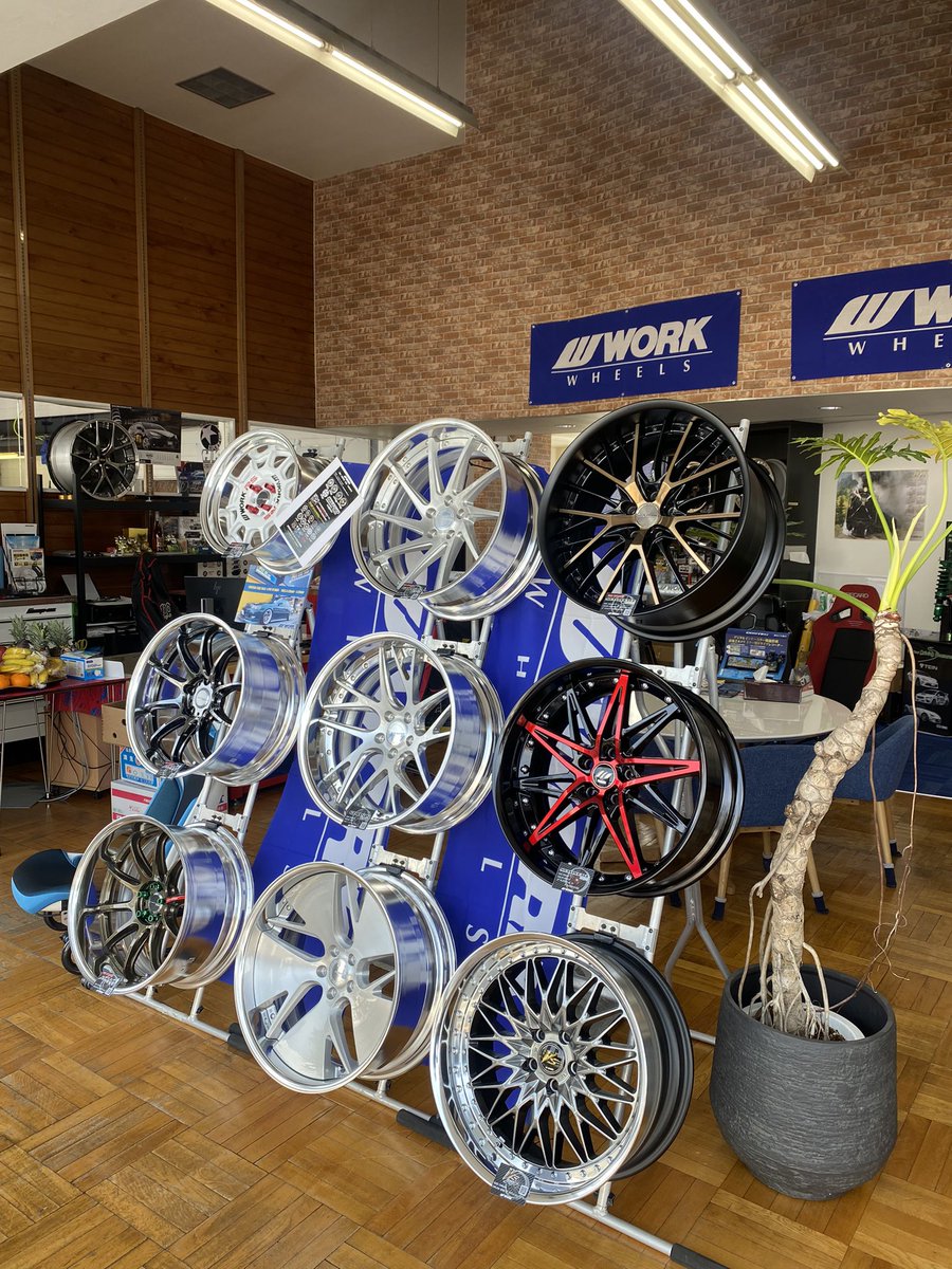PITIN_KOFU's tweet photo. 本日最終日！

WORK×PITIN甲府
LIMITED FAIR

昨日ご成約頂きました
お客様ありがとうございました🙇‍♀️

まだ若干ではありますが、
成約特典残ってます！

特典あり！大特価！
店舗丸ごとWORK1色で
ご来店お待ちしております♬(๑•̀ㅂ•́)و
#PITIN甲府
#WORK
 #workwheelsJapan
#山梨県
#アルミホイール https://t.co/Uf2ulR0ZR3