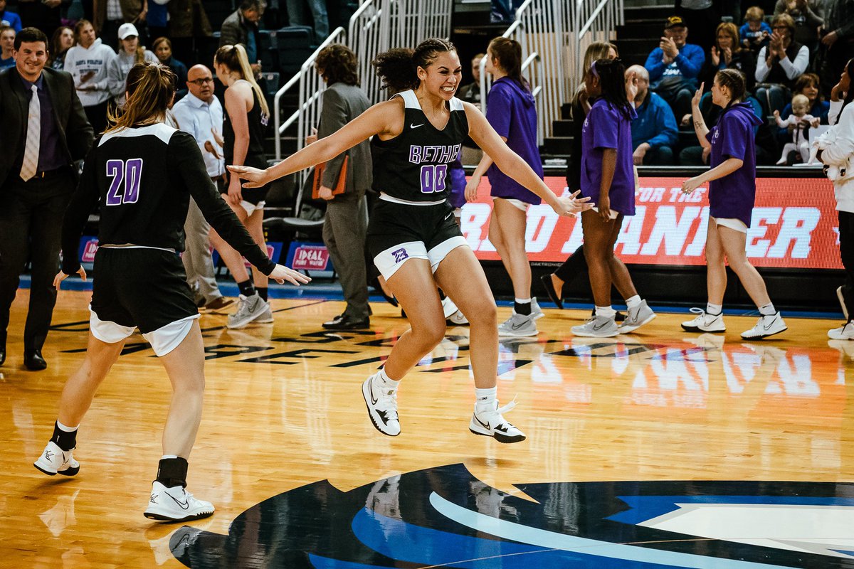 Omaha_Sport's tweet photo. BETHEL BATTLES ON 🗣

@BULadyCatsBBall wins the Women’s Opening Round Championship and is one of the final 16 teams remaining in the tournament. 

Congrats, Wildcats! 

#GoldBeginsHere | 📸 @sydschneid https://t.co/IE66EKfd1h