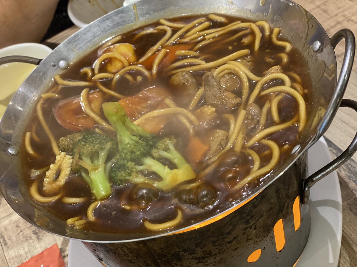 LetgonBehappy's tweet photo. Asian vegetarian lunch 🥰#vegan #vegetarian #veganism https://t.co/fH1DY1Ydhy