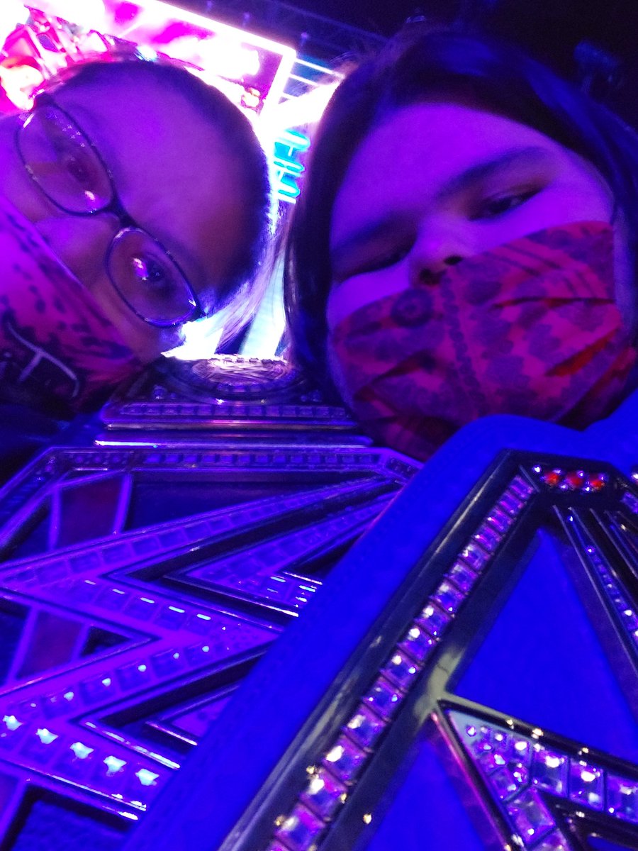 kenyonbilly2's tweet photo. Waiting for the show with my mom
#wwejackson https://t.co/TCzYhKrF8a