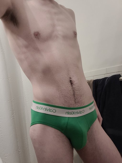 1 pic. Hope you guys like green~ https://t.co/hjUv5c04D8