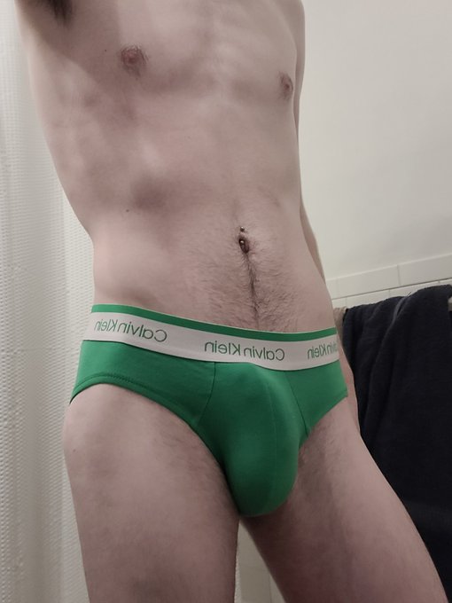 2 pic. Hope you guys like green~ https://t.co/hjUv5c04D8