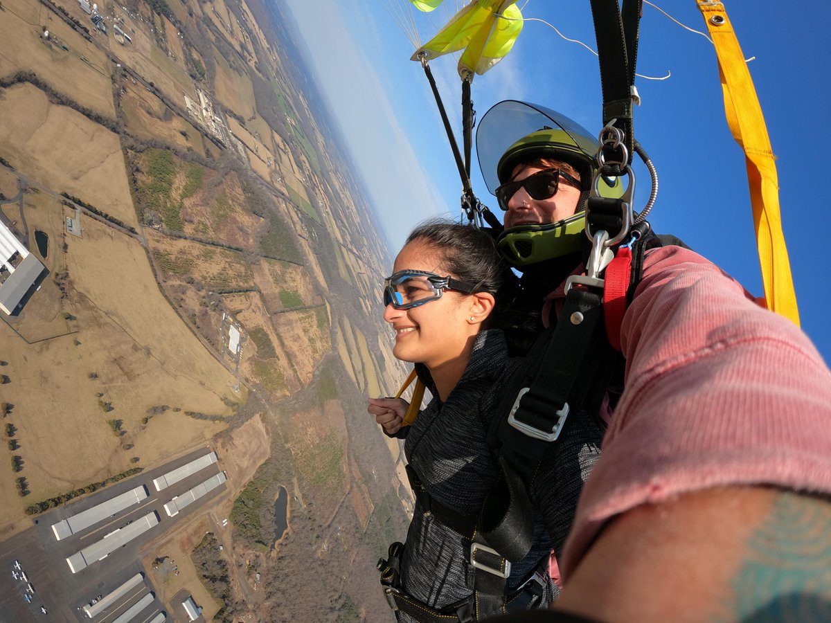 GitikaGorthi's tweet photo. Explore, experience, and then push beyond… 🚀🤩💫

Watch my FIRST Skydiving Experience at 18: https://t.co/uxEZXiyvbw! https://t.co/89hyCu4Foz