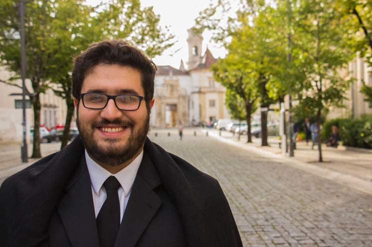 NOTA DE PESAR
Foi com profunda consternação que a FDUC recebeu a notícia da morte prematura de Cesário Silva, Presidente da AAC. 
Neste momento de perda irreparável endereçamos as mais profundas condolências à família, aos amigos,a toda a direção AAC e à sua comunidade estudantil