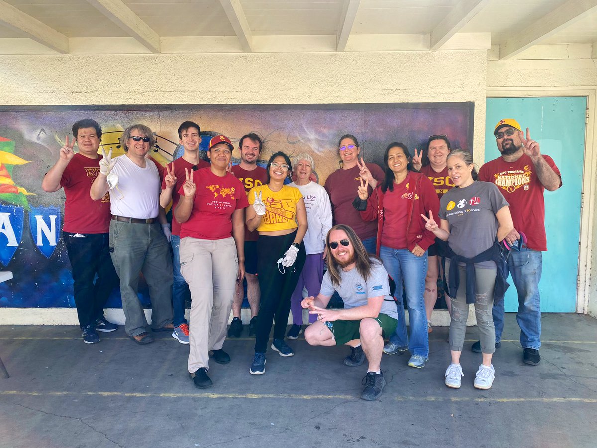 USCTMB's tweet photo. Thank you to the amazing group of band alumni who came out to our @USCAlumni #SCervice project today at Dana Middle School in San Pedro! https://t.co/lwPByvr3wa