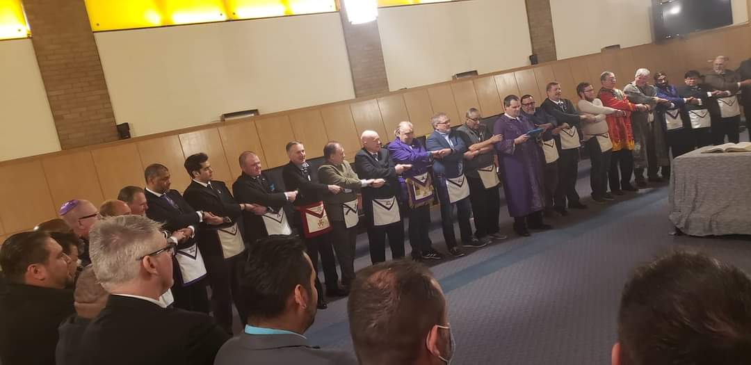 BeyBramlett's tweet photo. Everyone standing together  for the closing prayer for the Super Excellent Degree

Psalm 133
How good and pleasant it is when brothers live together in unity!

Great showing for the Grand Council day and the Super Excellent Master Degree
Riverside Illinois https://t.co/ldamiDCdTe