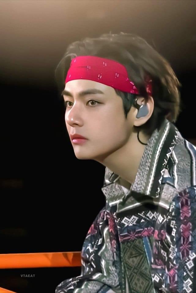mayetmaya's tweet photo. I vote V (BTS) #BTSV as the most handsome face in #TOP100MostHandsomeFace while listening to the #OSToftheYEAR, #ChristmasTree_V https://t.co/WoFc8h4MhM