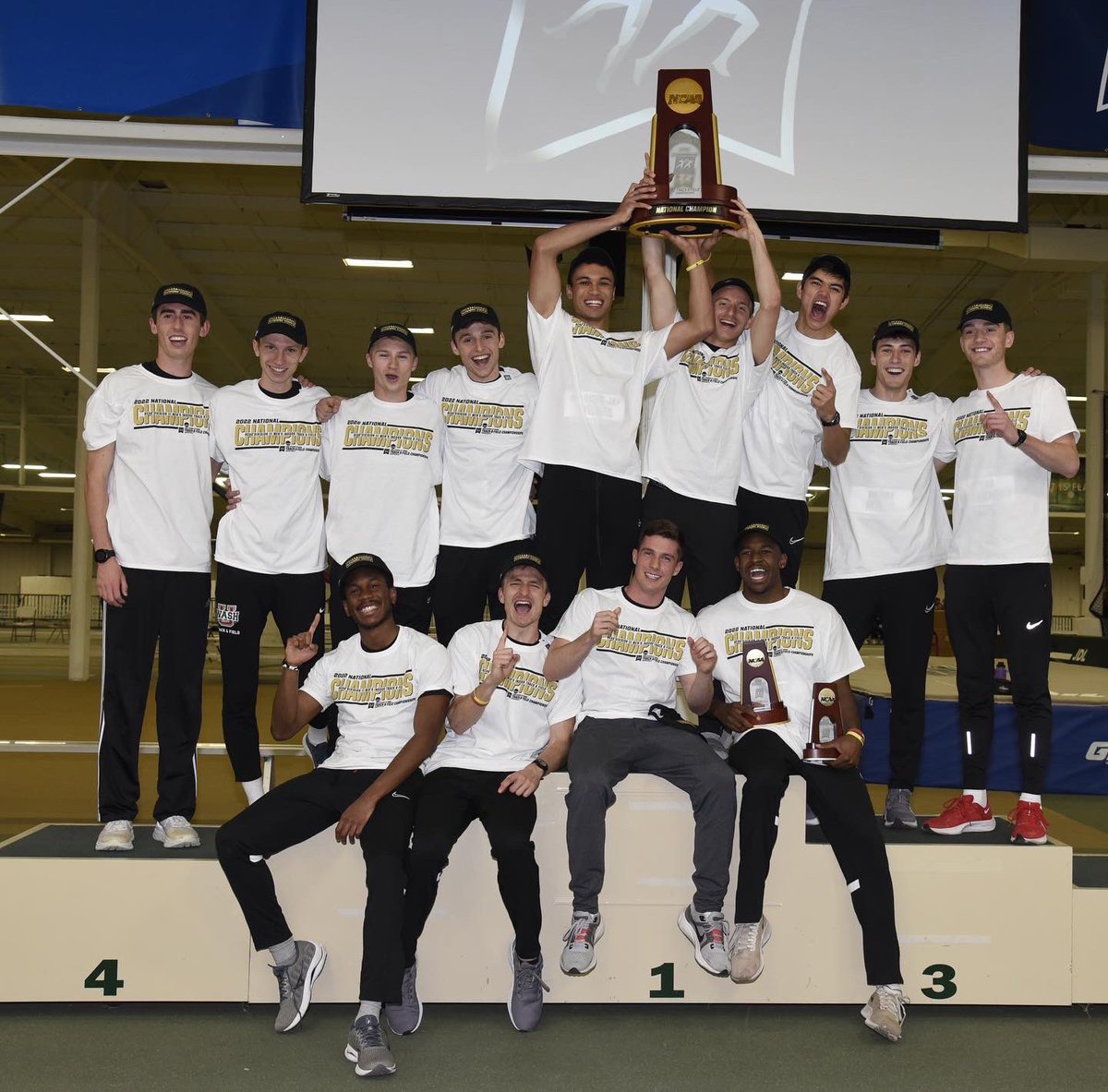 WASHUBears's tweet photo. LET'S GOOOOOOOOOOOOOOOOOOOOOOOOO

🏆Co-National Champions🏆

For the 1st time in school history. @WASHU_XCTF men win a team national title!! 

WashU shares the indoor national title with UW-Eau Claire 

That’s 2️⃣4️⃣ NCAA National Championships for the @WASHUBears ! 

#LetsGoWashU https://t.co/l0izS7Cfj3