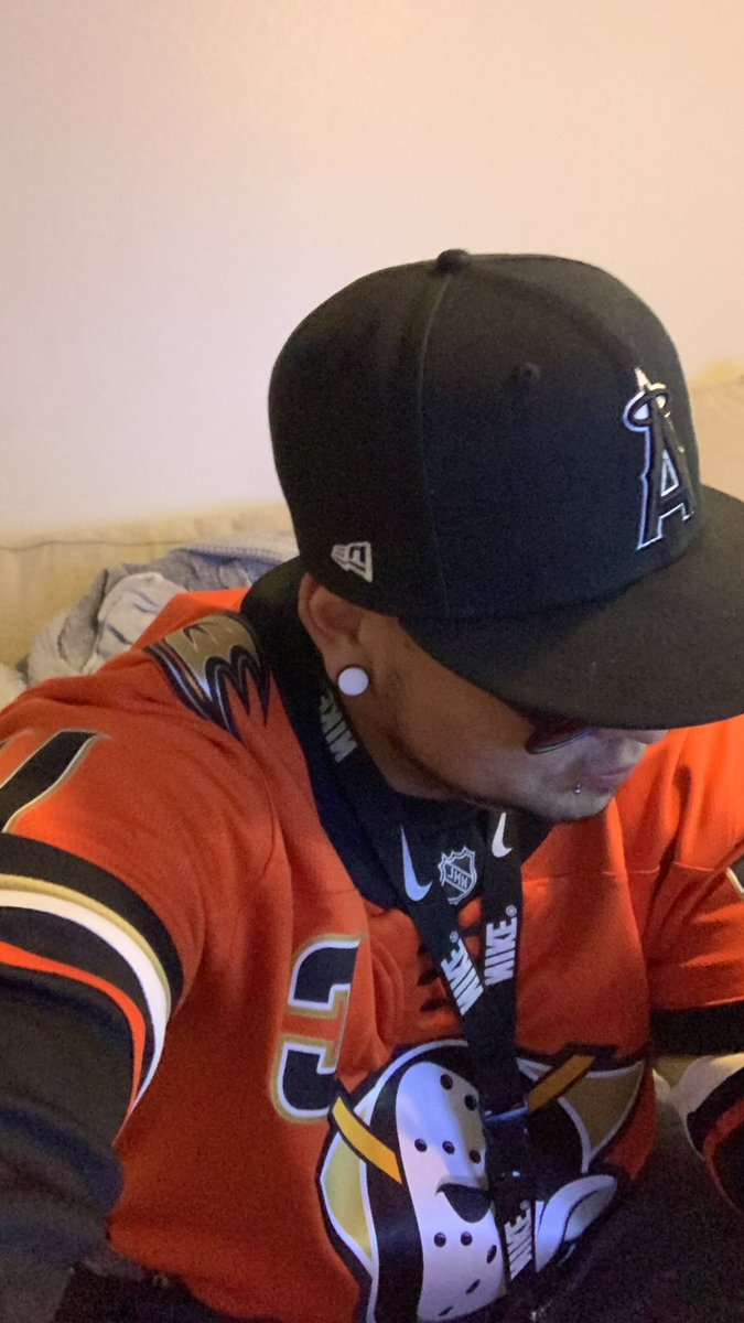 fabicakes's tweet photo. @AnaheimDucks Our play right now SMH 🤦‍♂️ WE GOT THIS FELLAS ✅🔥💯🙏✌️ https://t.co/5lcvF37w9I
