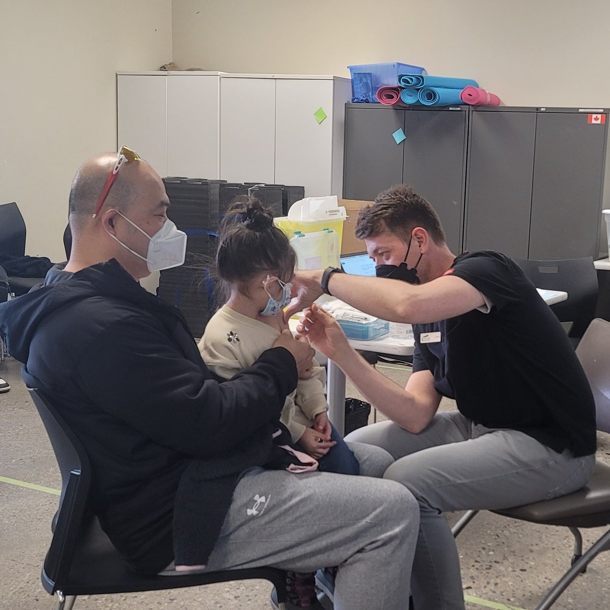 OkakiHealth's tweet photo. It was a great day to vaccinate! Sincere thanks to our aisokinakio'p clinic partners @AFCC_yyc @siksikahealth and @calgaryhomeless @cityofcalgary @_GenesisCentre  @TrellisYYC @AIMGA1 and @actiondignity for their efforts and support of this family-friendly pop-up clinic! https://t.co/KQLze5TmKD