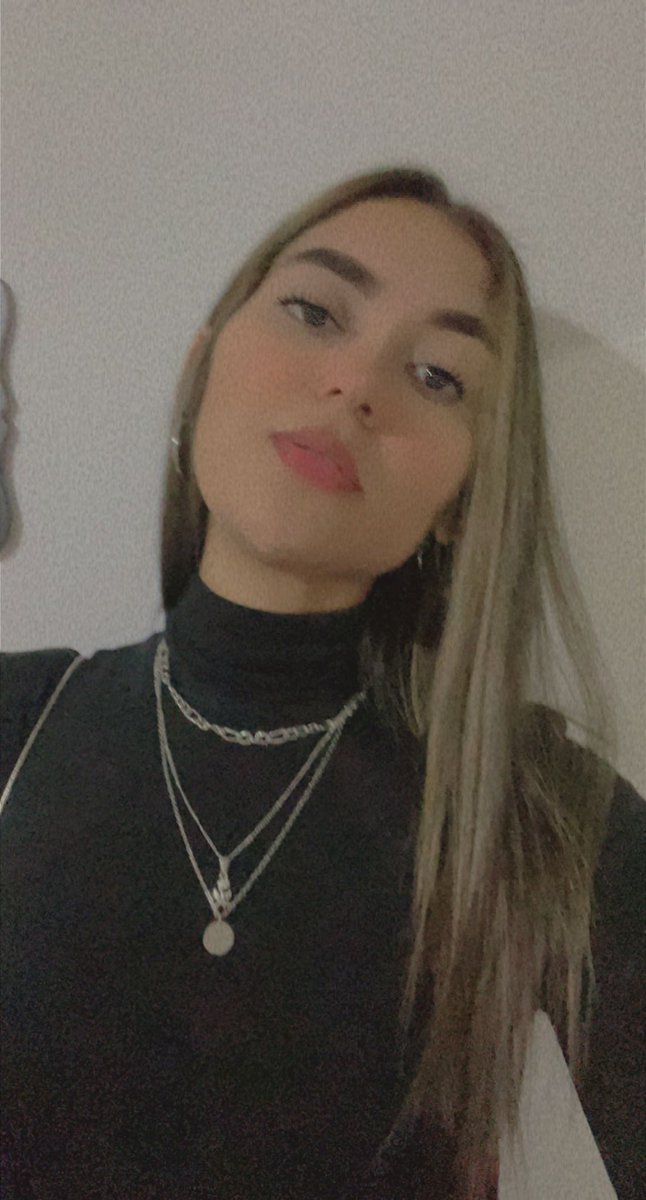 shelygonzalez19's tweet photo. Parecidas https://t.co/cSqml7QEPq