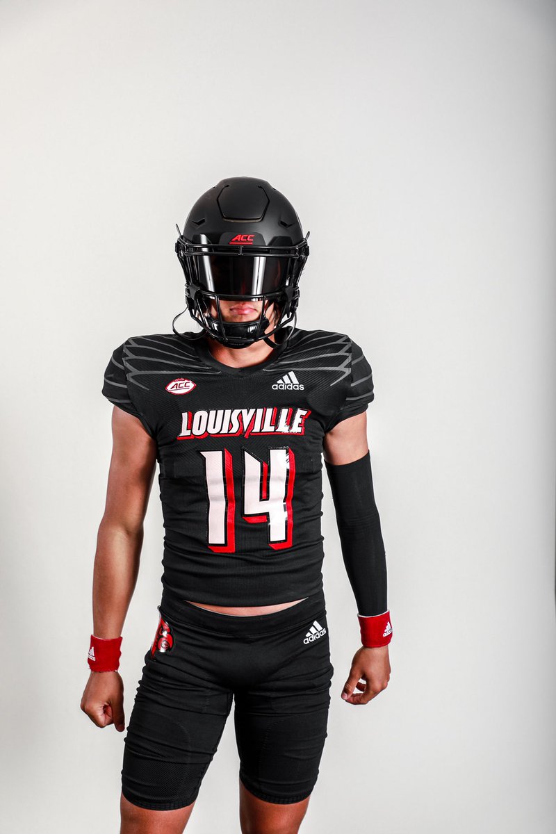 NikoBoyce's tweet photo. @uofl is first class‼️ Amazing staff. They treat you like family. Felt very comfortable there. Can’t wait to come back this summer 🦾 @CarolineTart_ @CoachPeteThomas @pete_nochta13 @MarkIveyUofL90 @CoachSattUofL @TheMatt_V @adamgorney @RWrightRivals @SWiltfong247 @naplesfootball https://t.co/3emv1u7vQu