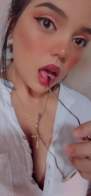 Very cute and sexy 🔥 https://t.co/gFIu26mM4Z