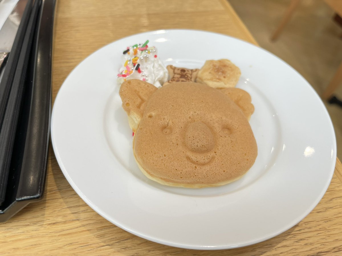 0502ky's tweet photo. マーチくんパンケーキ食べるのもったいない🍴
#マーチくんとお泊まり https://t.co/NVkIE8yAoC