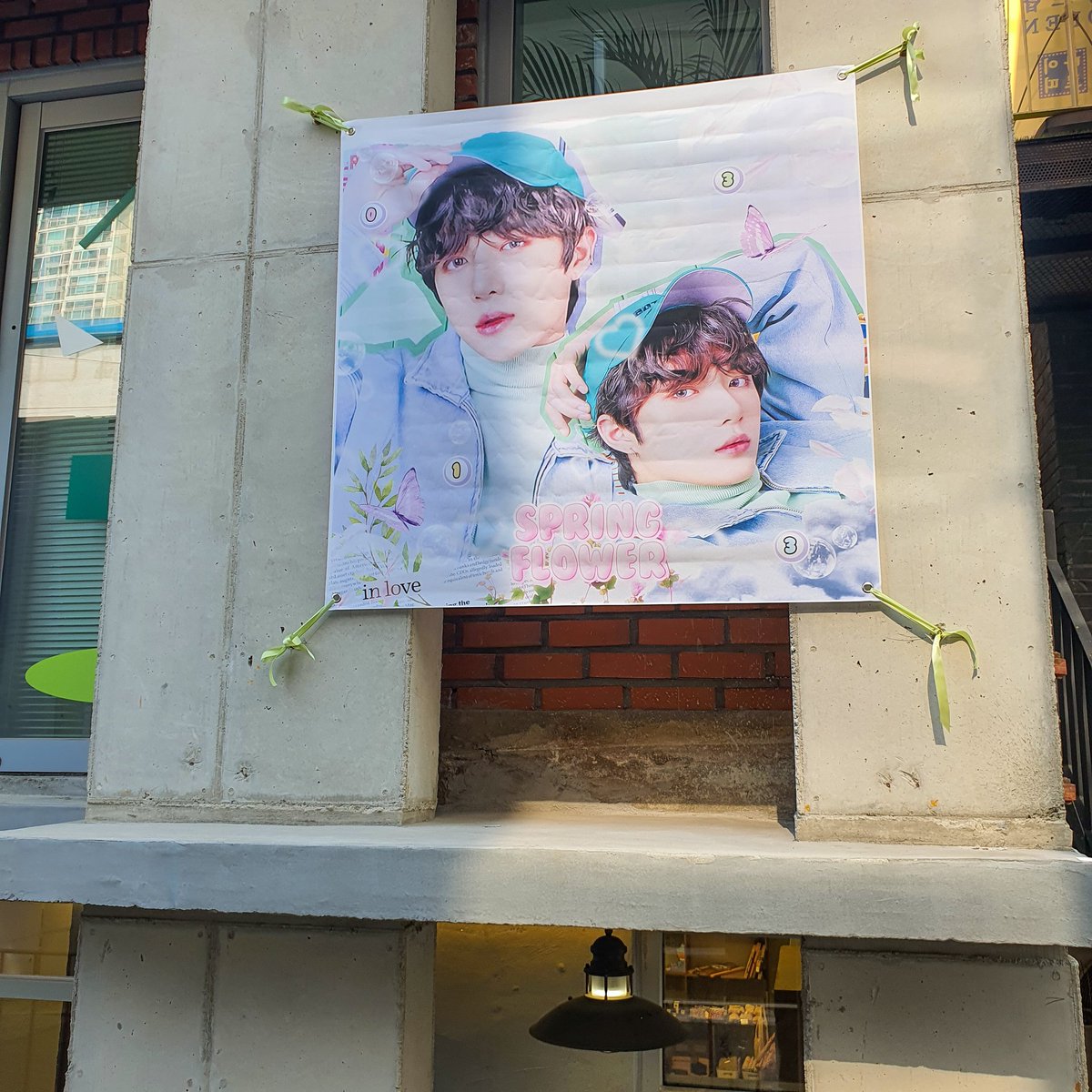 l999_09_13's tweet photo. #springflowerBGday
#우리들의_봄_범규 

현수막 보고 반가워서 들어가자마자 아기자기 꾸며져 있는 모습들이 곳곳에서 발견되어서 넘 귀엽고 포근하고 행복해졌던 곳...❤ 쿠키도 왕 귀엽고 특전도 왕 귀여움😍 https://t.co/9vhODQLqjC