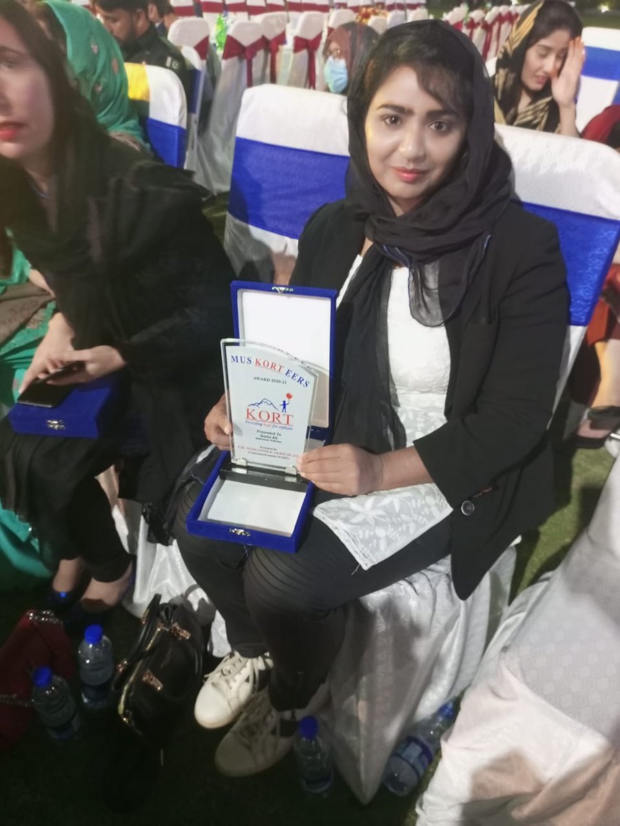 muhibkk86's tweet photo. میں سعدیہ علی فیمیلز ہیڈ ٹائیگرز فورس اسلام آباد کو KORT کی طرف سے شیلڈ ملنے پہ مبارک باد دیتا ہوں 

#LQAmbassadorsofKORT

@Kort_org_uk
@TF_IctOfficial https://t.co/FP25CccGq4
